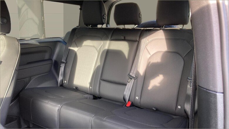 Land Rover Defender 3.0 D250 X-Dynamic SE 90 3dr Auto Diesel Estate